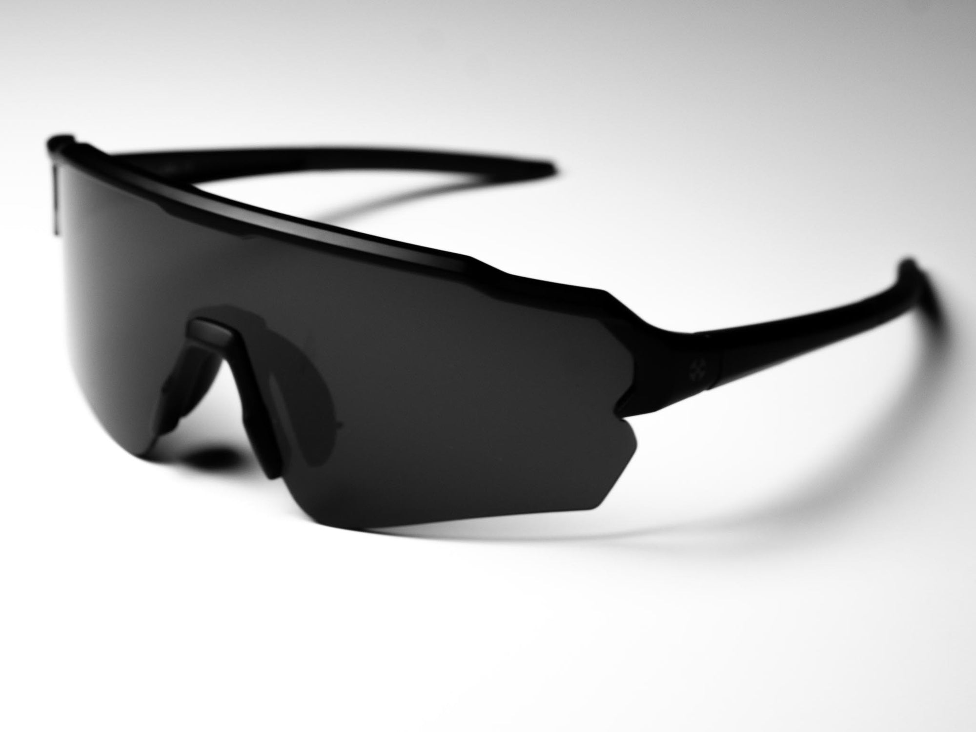 #lens-color_raven-black