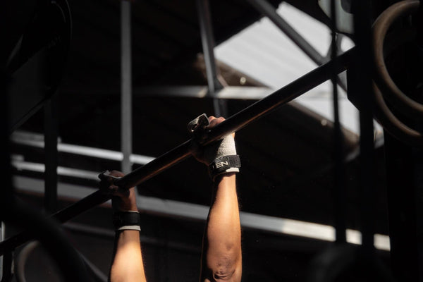 Chalk vs. No-Chalk Hand Grips: What Athletes Really Need in 2025