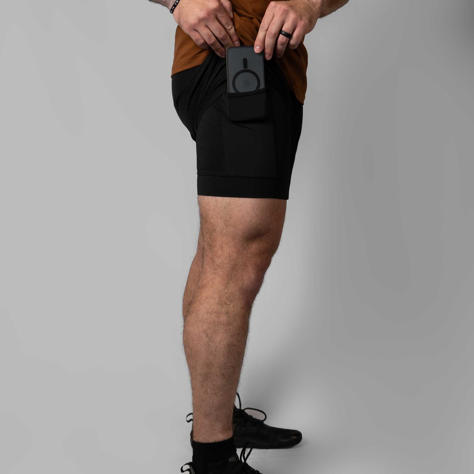 black reyllen element crossfit gym workout shorts for men 5 inch liner phone pocket