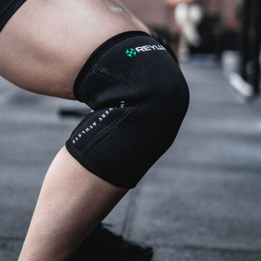 Reyllen Venta X2 5mm Knee Sleeves Neoprene black support  shown on knee