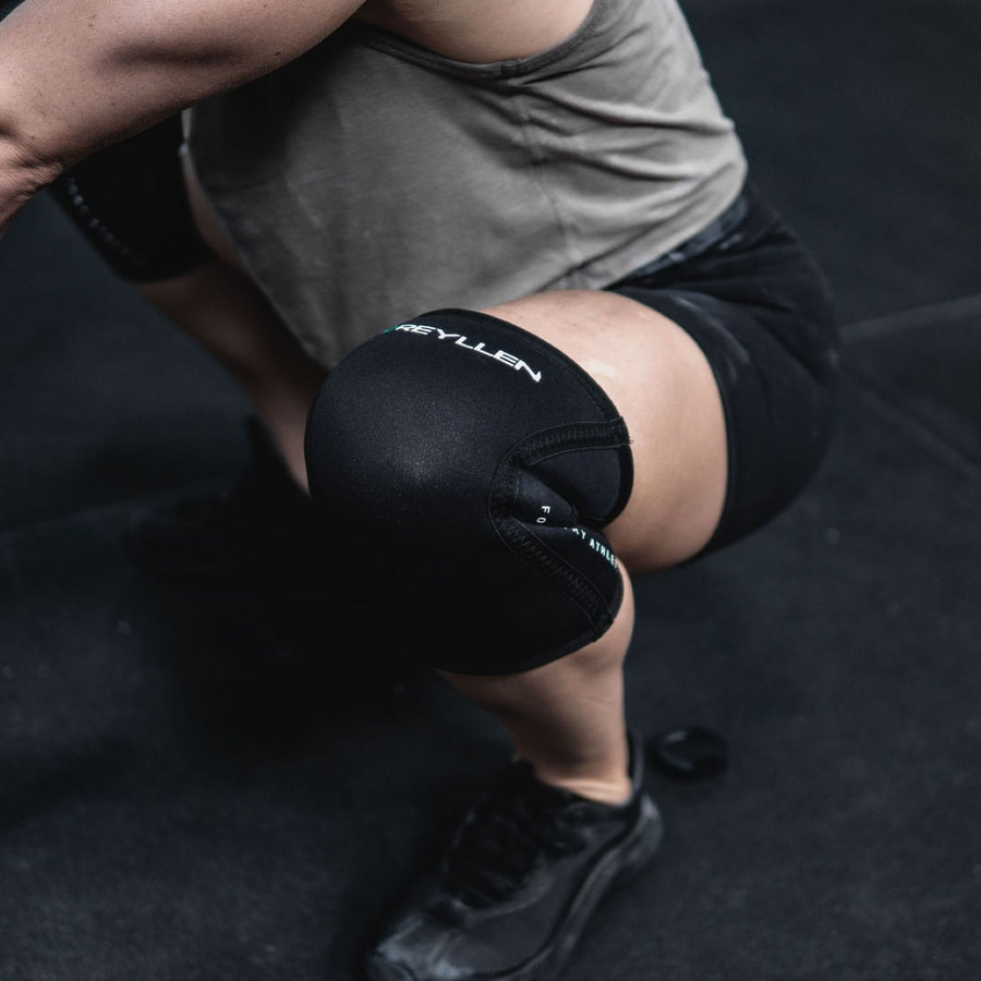 Reyllen Venta X2 5mm Knee Sleeves Neoprene black support shown while in squat