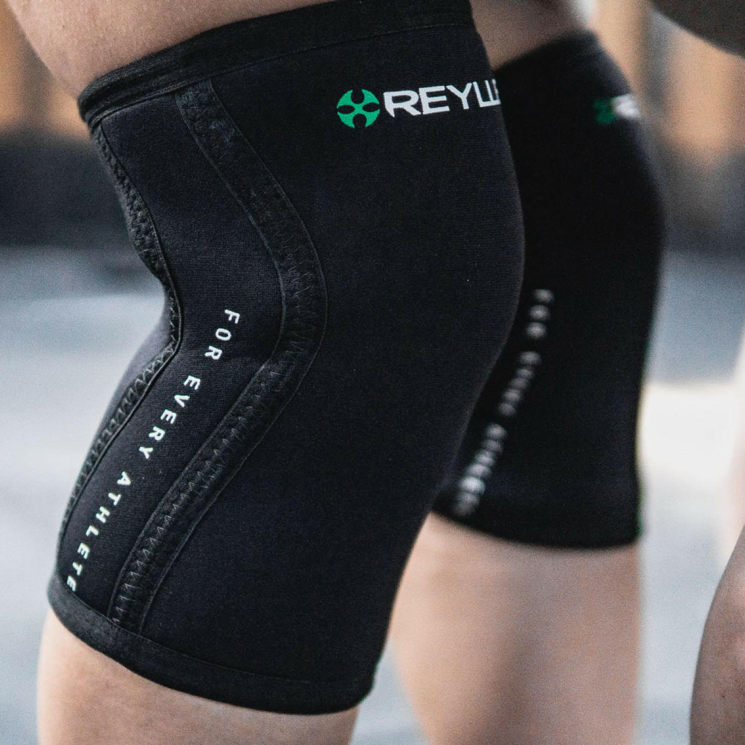 Reyllen Venta X2 5mm Knee Sleeves Neoprene black support detail side view