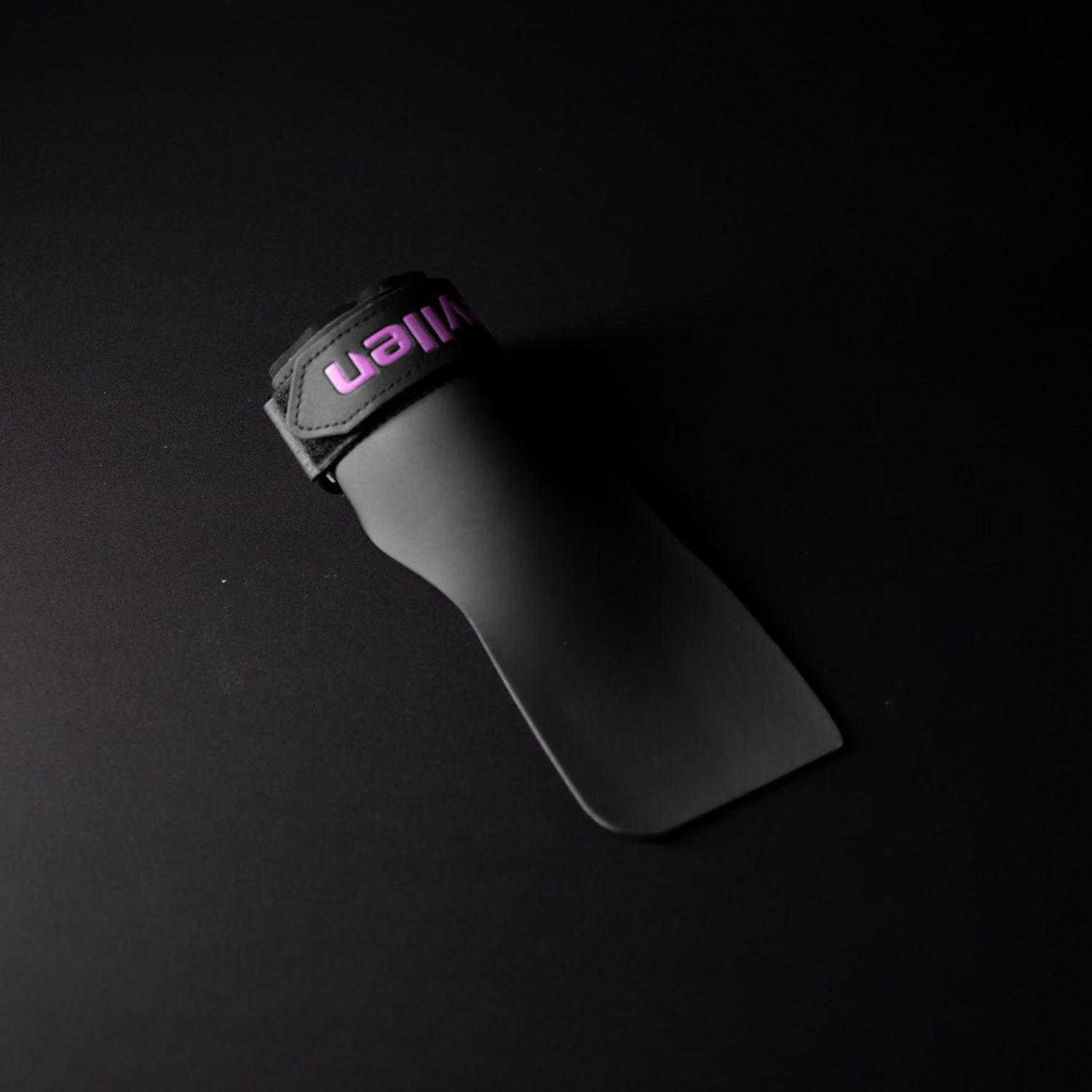 reyllen merlin pro all terrain gymnastic hand rubber grips on black background top down