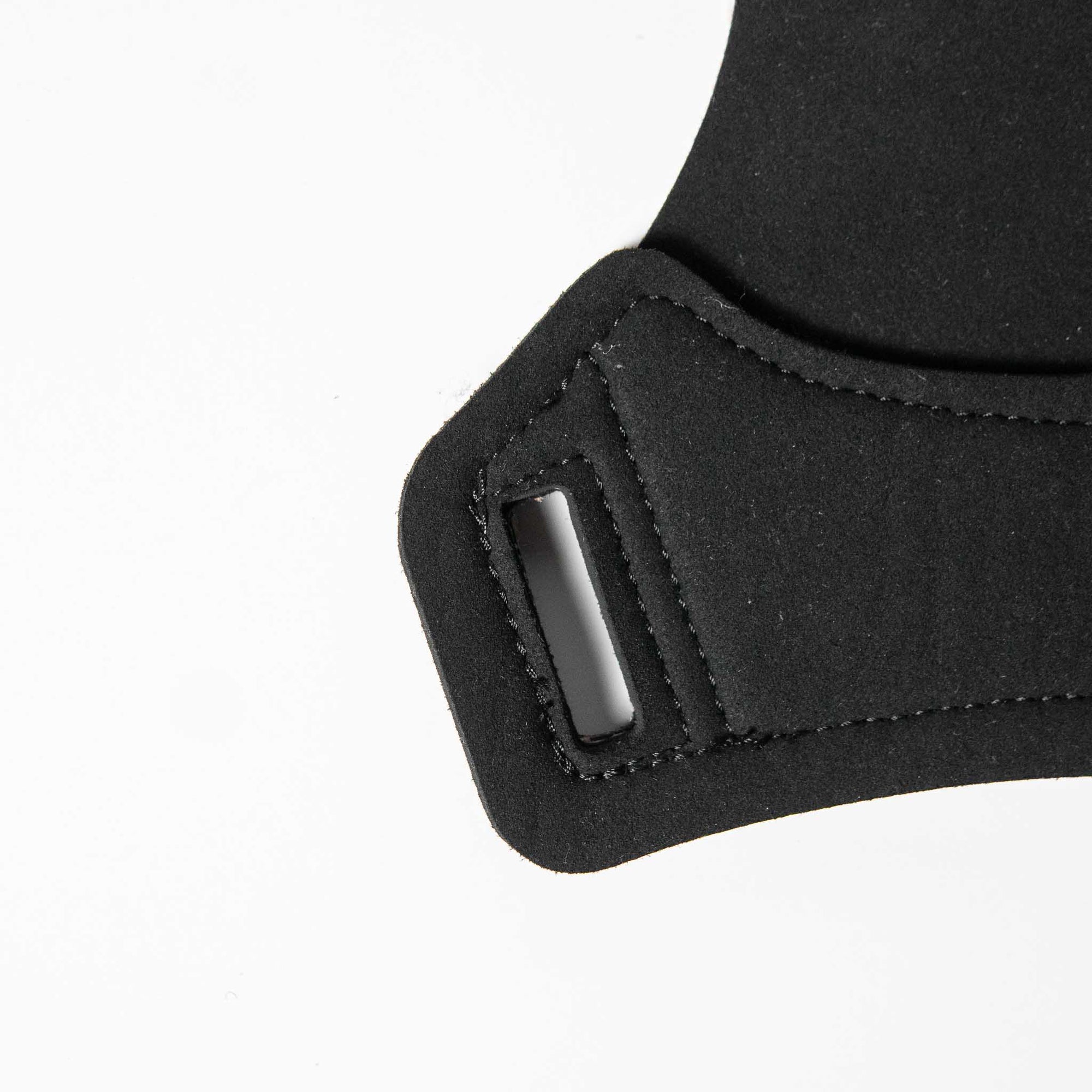 Reyllen Seal Pro Rubber Gymnastic Hand Grips no chalk for crossfit black on white background buckle hole detail