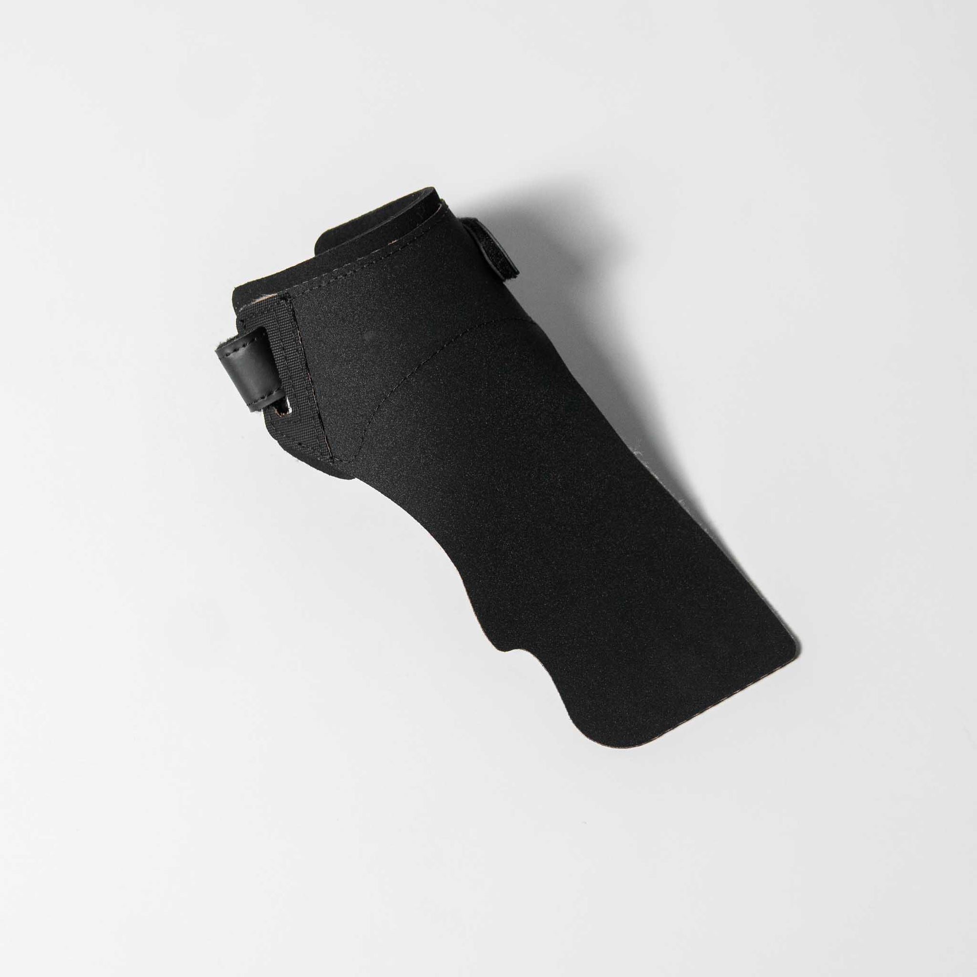 Reyllen Seal Pro Rubber Gymnastic Hand Grips no chalk for crossfit black on white background angle view