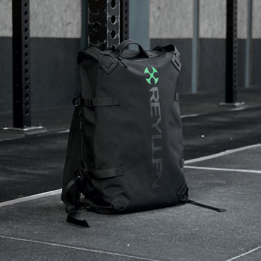 reyllen x2 backpack for athletes and crossfit black agains the rig